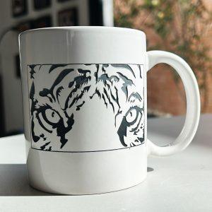 TAZA GRABADA CLÁSICA BLANCA