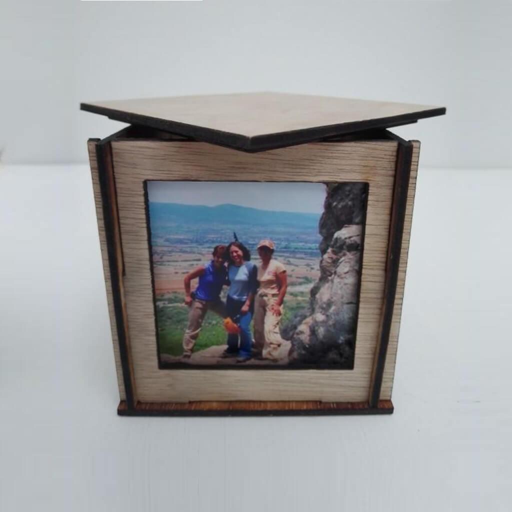 Cajita de Madera Natural con Ventana para Foto (Caobilla)